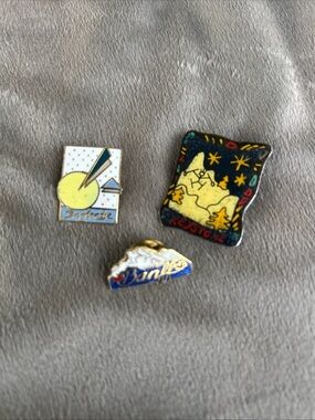 Vintage Lot Of 3  Ski Pins Enamel Keystone Banff Breckenridge Canada Colorado.